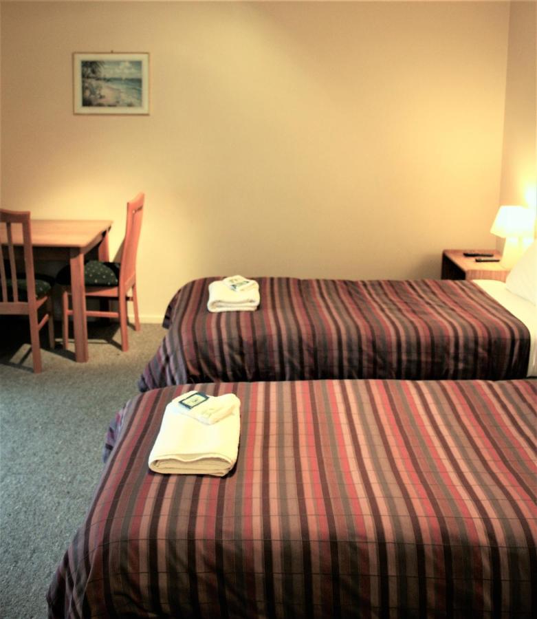 Owen River Tavern & Motels Ngoại thất bức ảnh