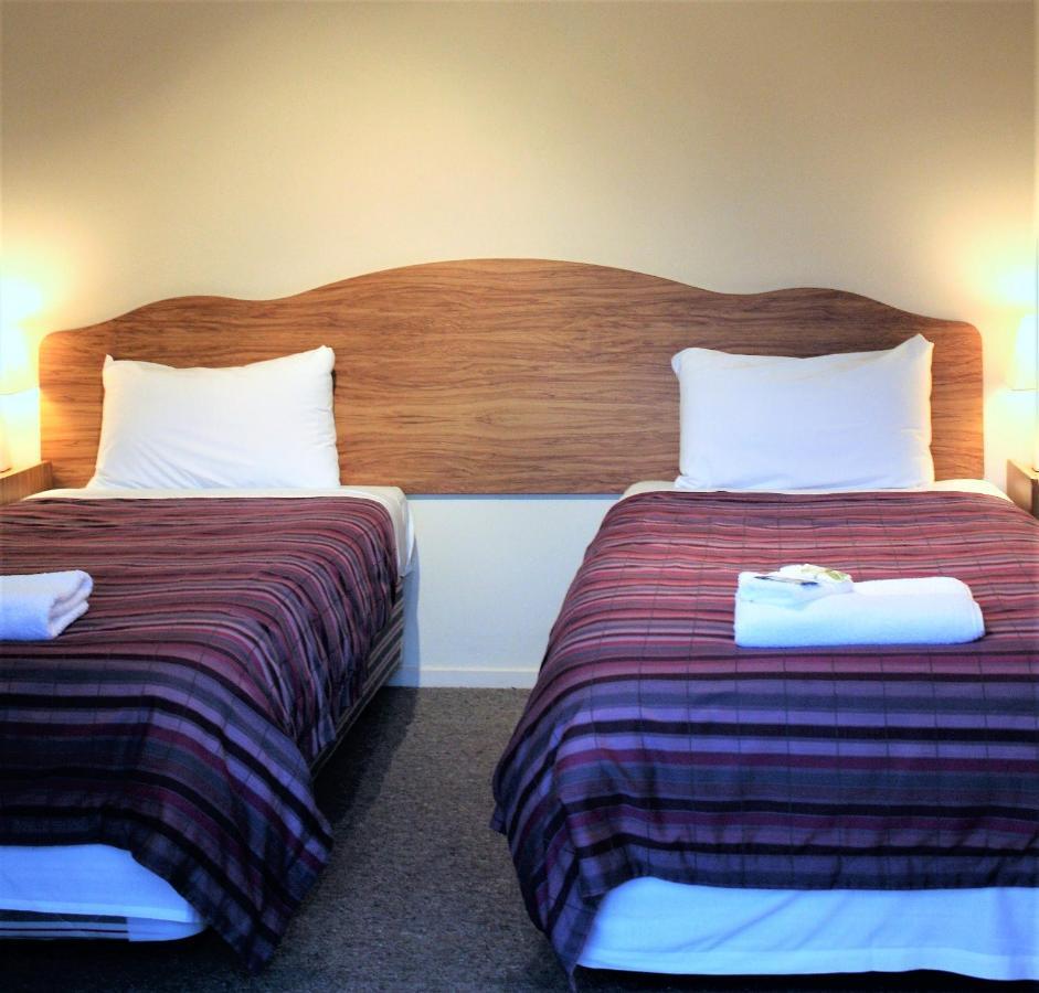 Owen River Tavern & Motels Ngoại thất bức ảnh