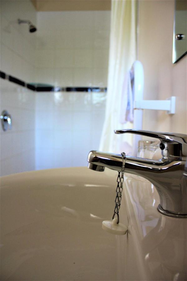 Owen River Tavern & Motels Ngoại thất bức ảnh