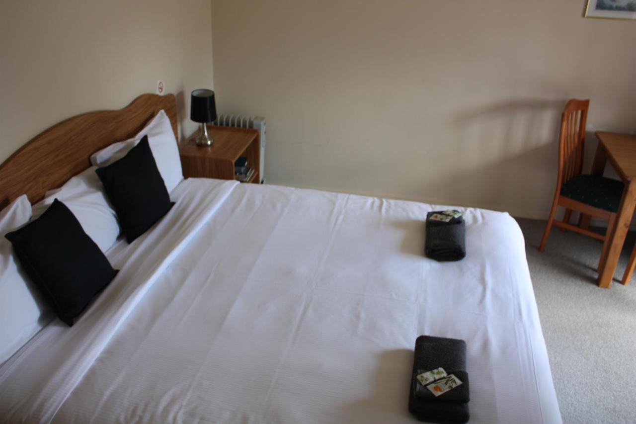 Owen River Tavern & Motels Ngoại thất bức ảnh